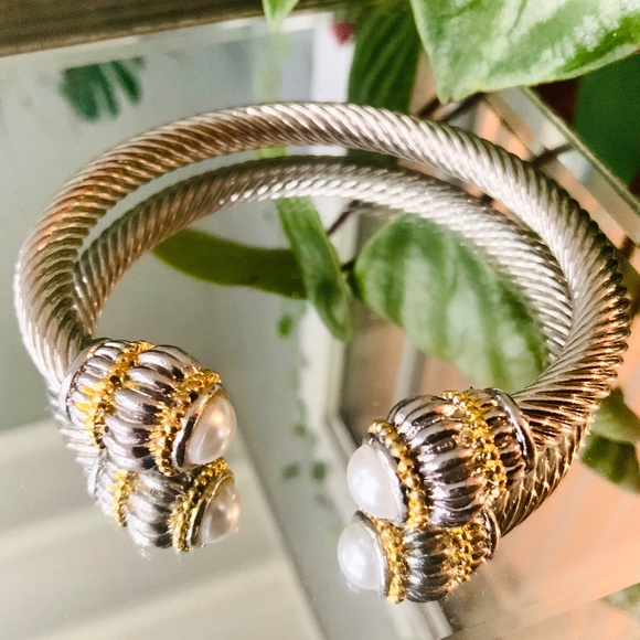 DESIGNER INSPIRED CABLE BRACELET ⭐️2-Tone Faux PEARL TWISTED CUFF NEW CONDITION - Picture 12 of 16